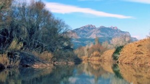 Tram del riu Llobregat al seu pas per les rodalies de Montserrat. Imatge del vídeo divulgatiu "D'esquenes al Llobregat".